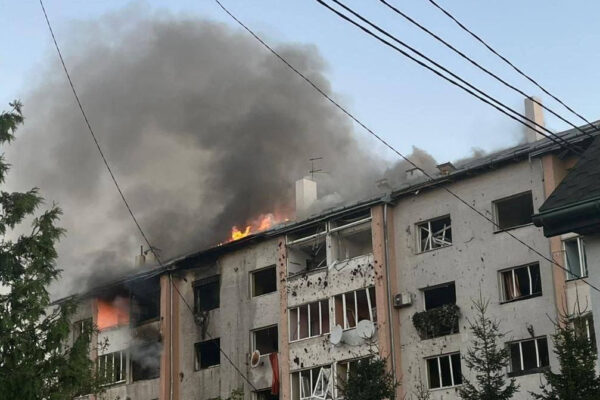В результате ракетной атаки повреждены дома во Львове