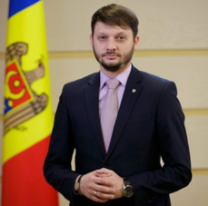 «Правая рука» Евгении Гуцул и организатор акций в поддержку заключенной главы автономии. Какие «скелеты в шкафу» прячет Юрий Кузнецов?